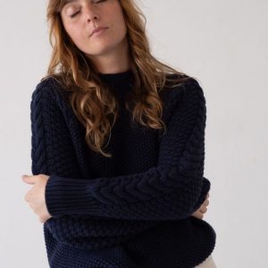 Jersey manga trenzada azul marino de algodón orgánico