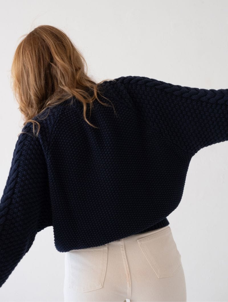 Jersey manga trenzada azul marino de algodón orgánico - Imagen 3