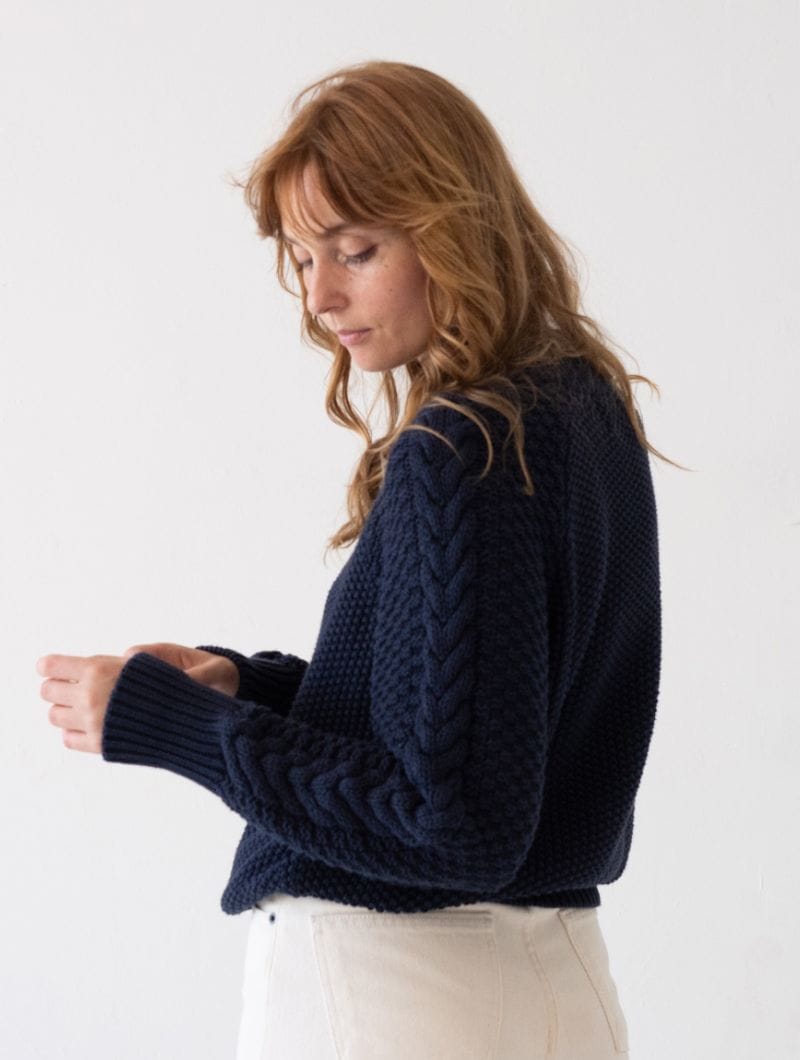 Jersey manga trenzada azul marino de algodón orgánico - Imagen 5