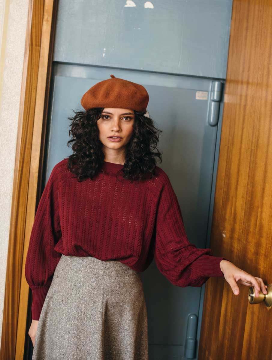 Chaqueta calada burdeos de lana merino - Imagen 5