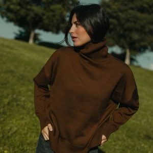 Jersey cuello cisne chocolate de lana merino