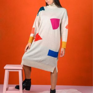 Jersey largo de cuello alto con formas multicolor