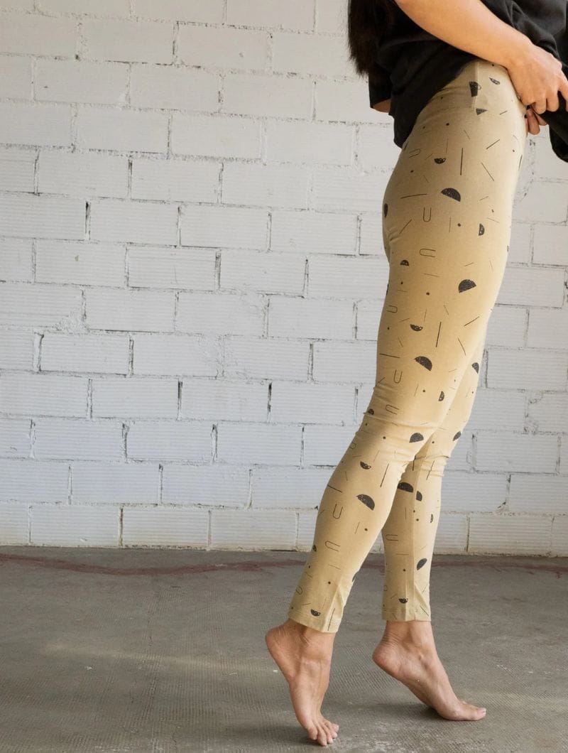 Mallas algodón orgánico beige estampado sideral - Imagen 3