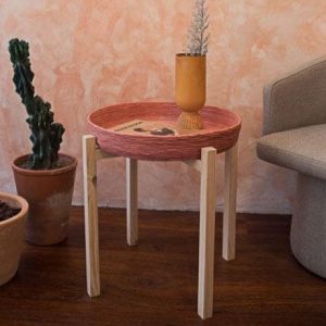 Mesa auxiliar redonda de diseño sostenible