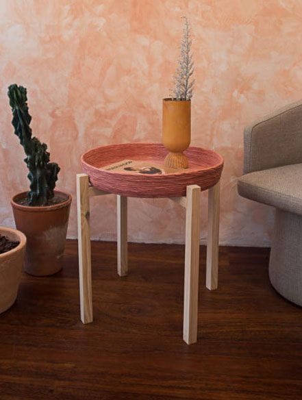 Mesa auxiliar redonda de diseño sostenible