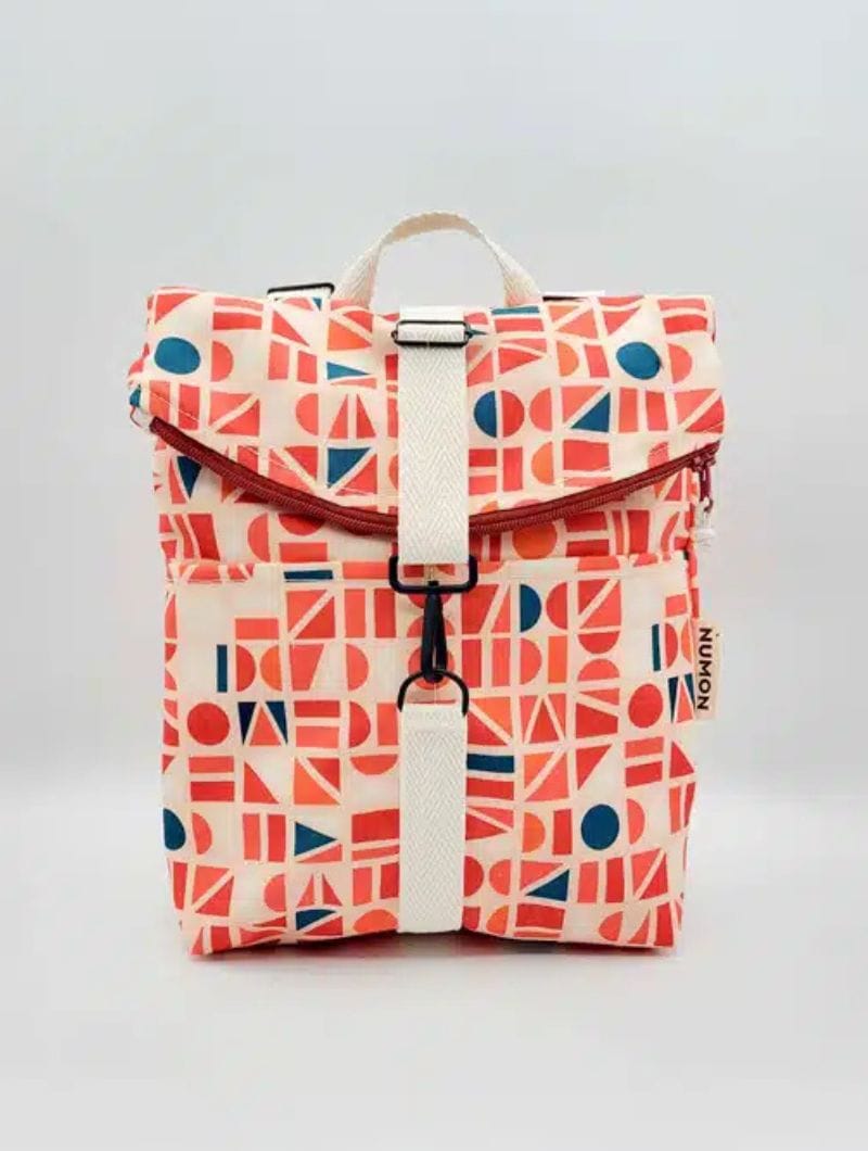 Mini mochila reciclada naranja estampado geométrico - Imagen 2