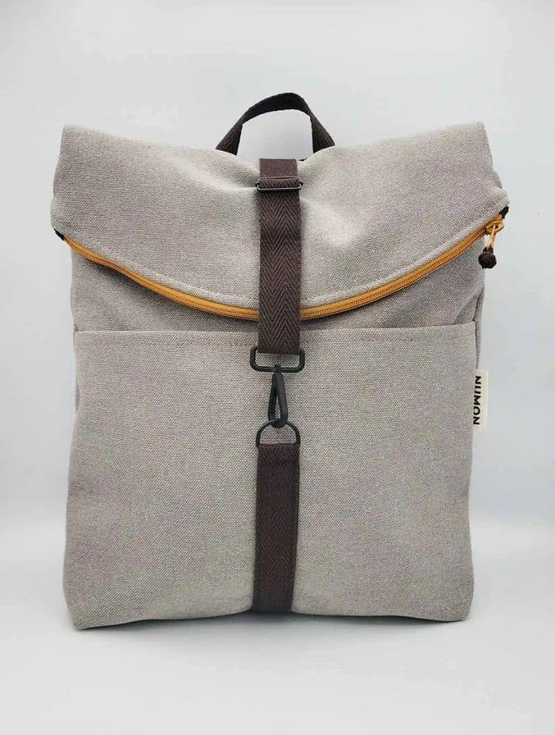 Mochila reciclada gris plata con forro de flores - Imagen 2