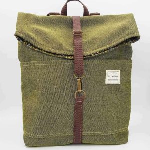 Mochila reciclada oliva con interior de flores