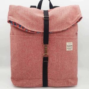 Mochila reciclada rosada con forro de flores