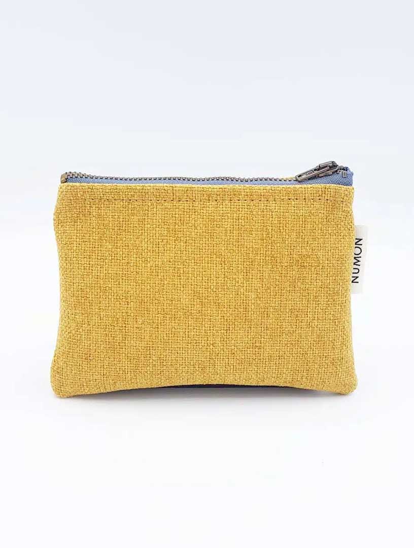 Monedero con cremallera amarillo de tapicería recuperada