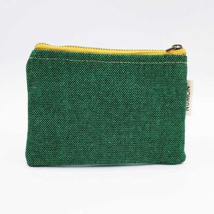 Monedero de tela verde con forro de flores