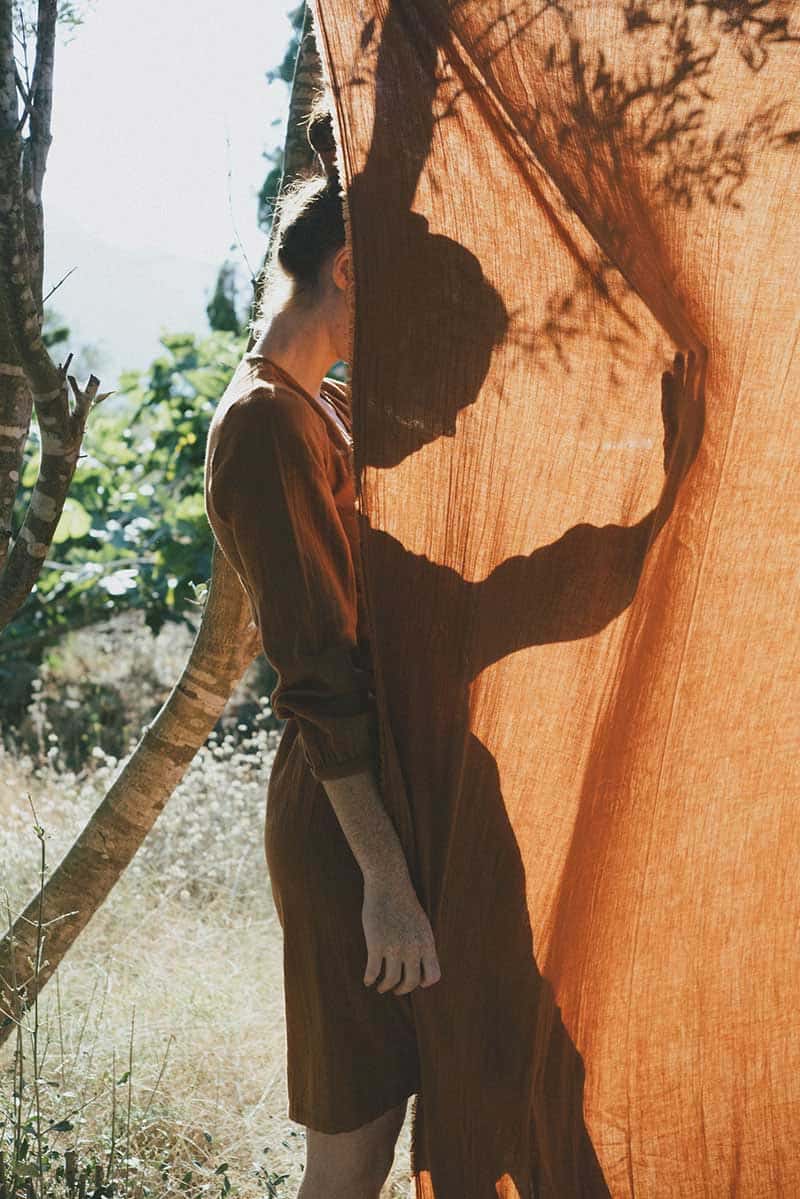 Vestido cruzado de algodón orgánico color teja - Imagen 4