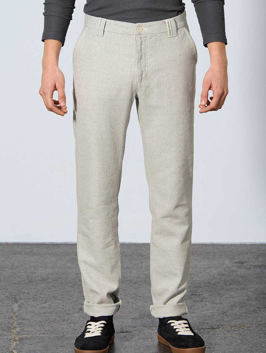Pantalón chino hombre de tejido orgánico reciclado