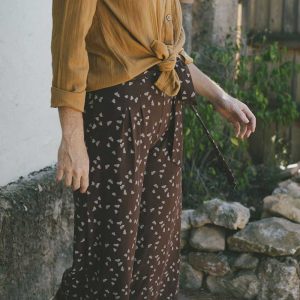 Pantalón culotte ecológico marrón con bellotas