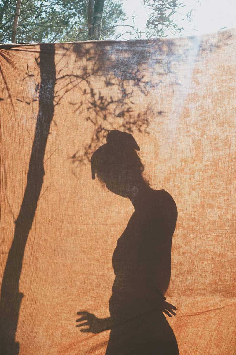 Vestido cruzado de algodón orgánico color teja - Imagen 5