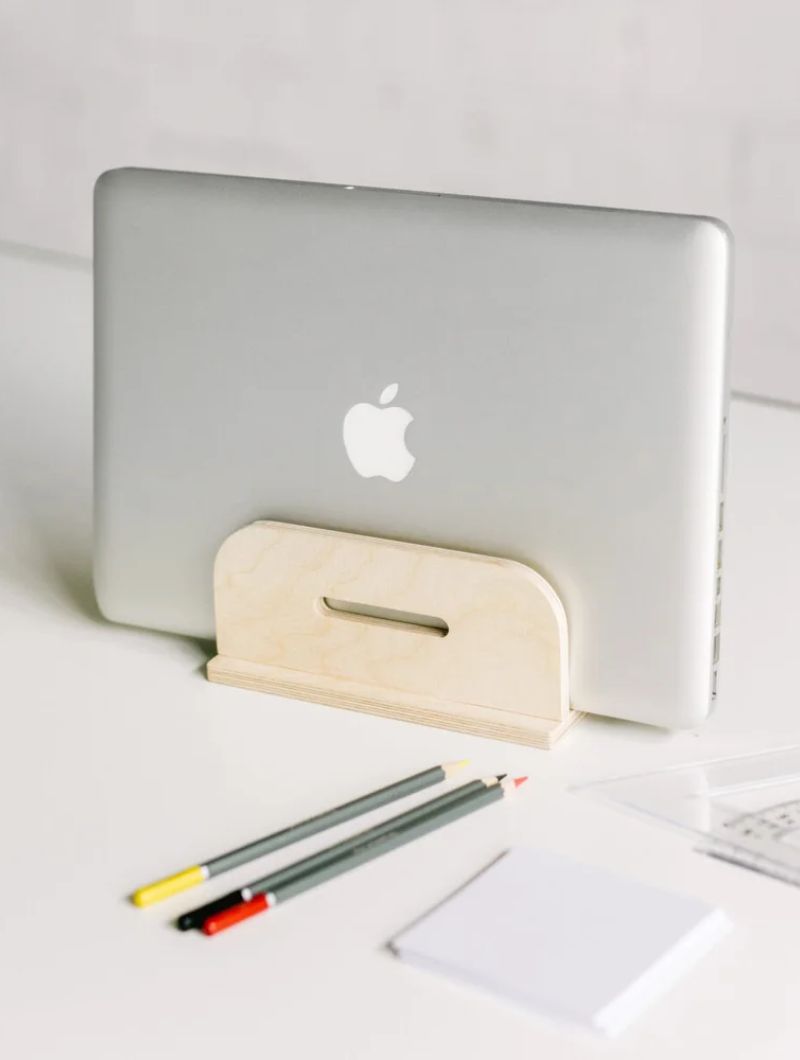 Soporte vertical de madera para portátil - Imagen 2