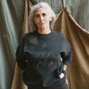 Sudadera negra con montañas 100% algodón orgánico