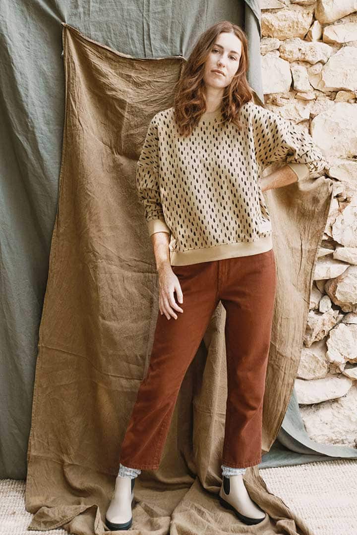 Sudadera de algodón orgánico beige con piedras - Imagen 6