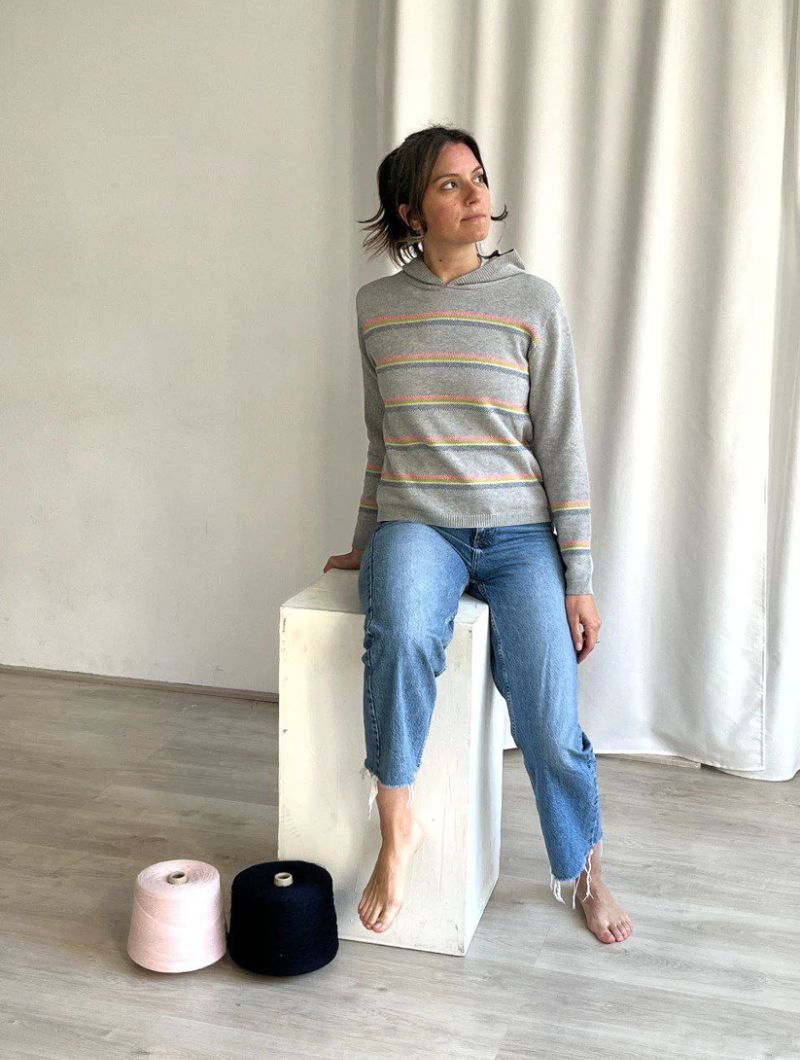 Sudadera de punto a rayas con capucha para mujer - Imagen 3