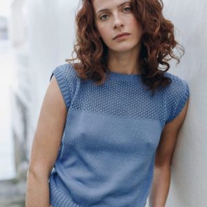 Top de punto azul calado de algodón orgánico