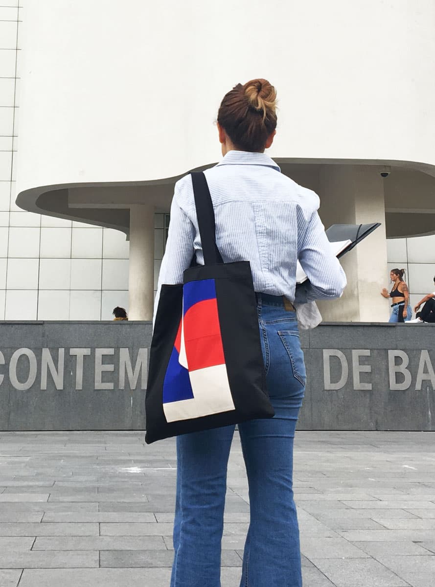 Tote bag tela de diseño upcycling - Imagen 6