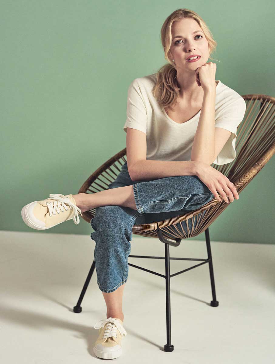 Vaqueros mom fit sostenibles para mujer - Imagen 5