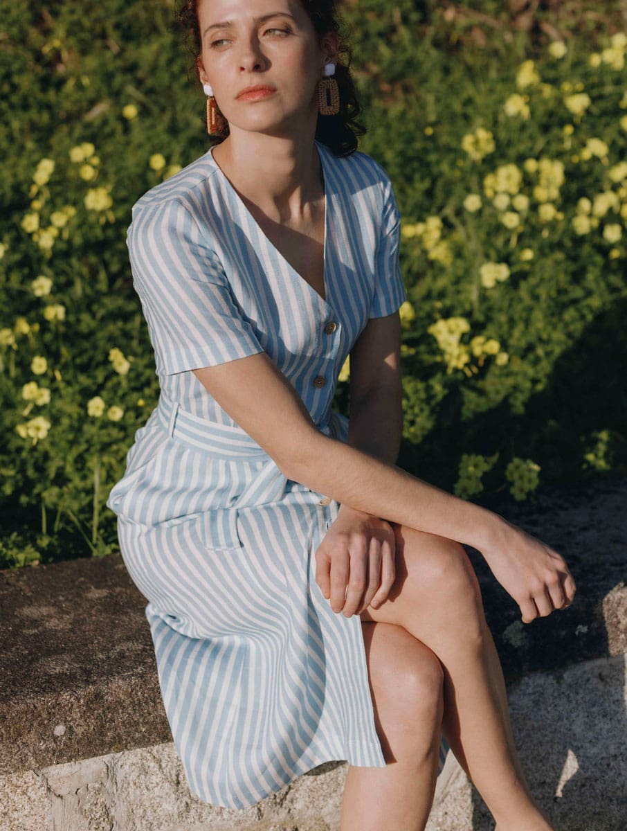 Vestido abotonado de lino con rayas marineras - Imagen 5