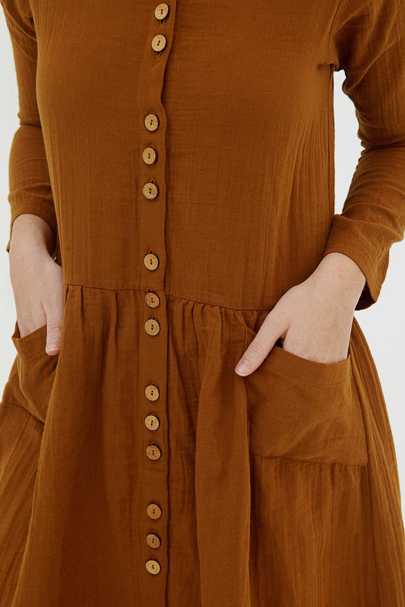 Vestido midi marrón con botones de algodón orgánico - Imagen 3