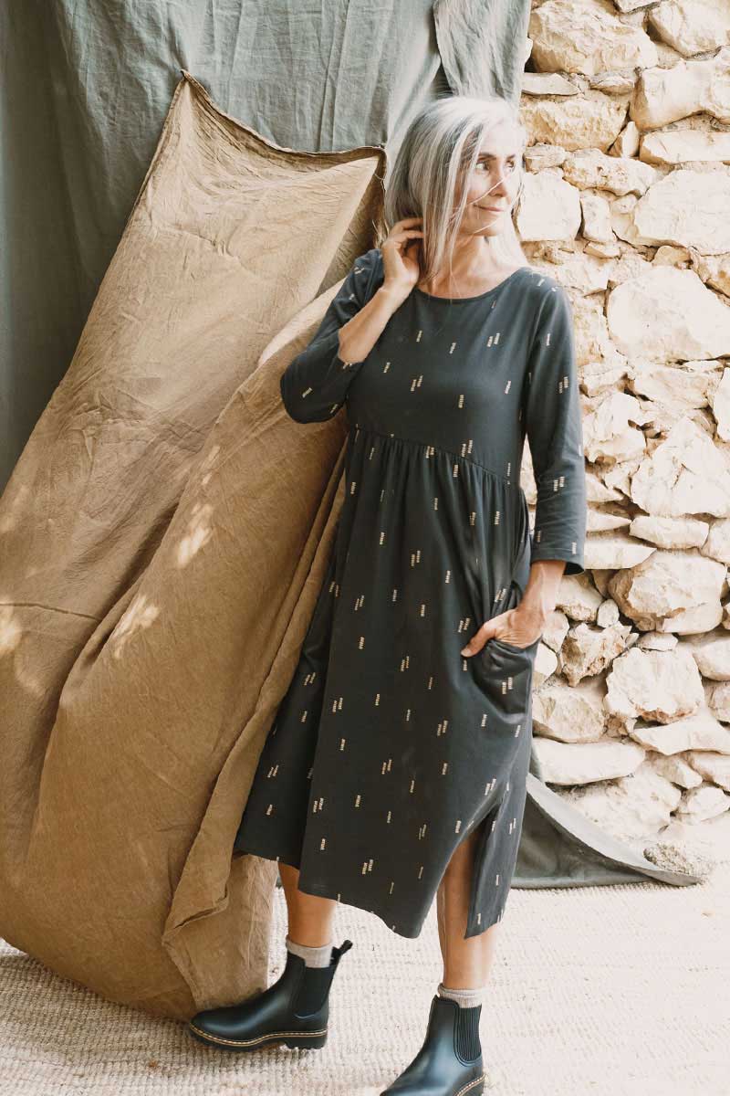 Vestido midi negro con minerales de algodón orgánico - Imagen 3