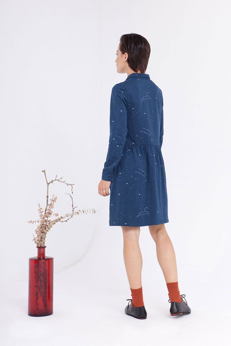 Vestido camisero con estampado de constelaciones - Imagen 3
