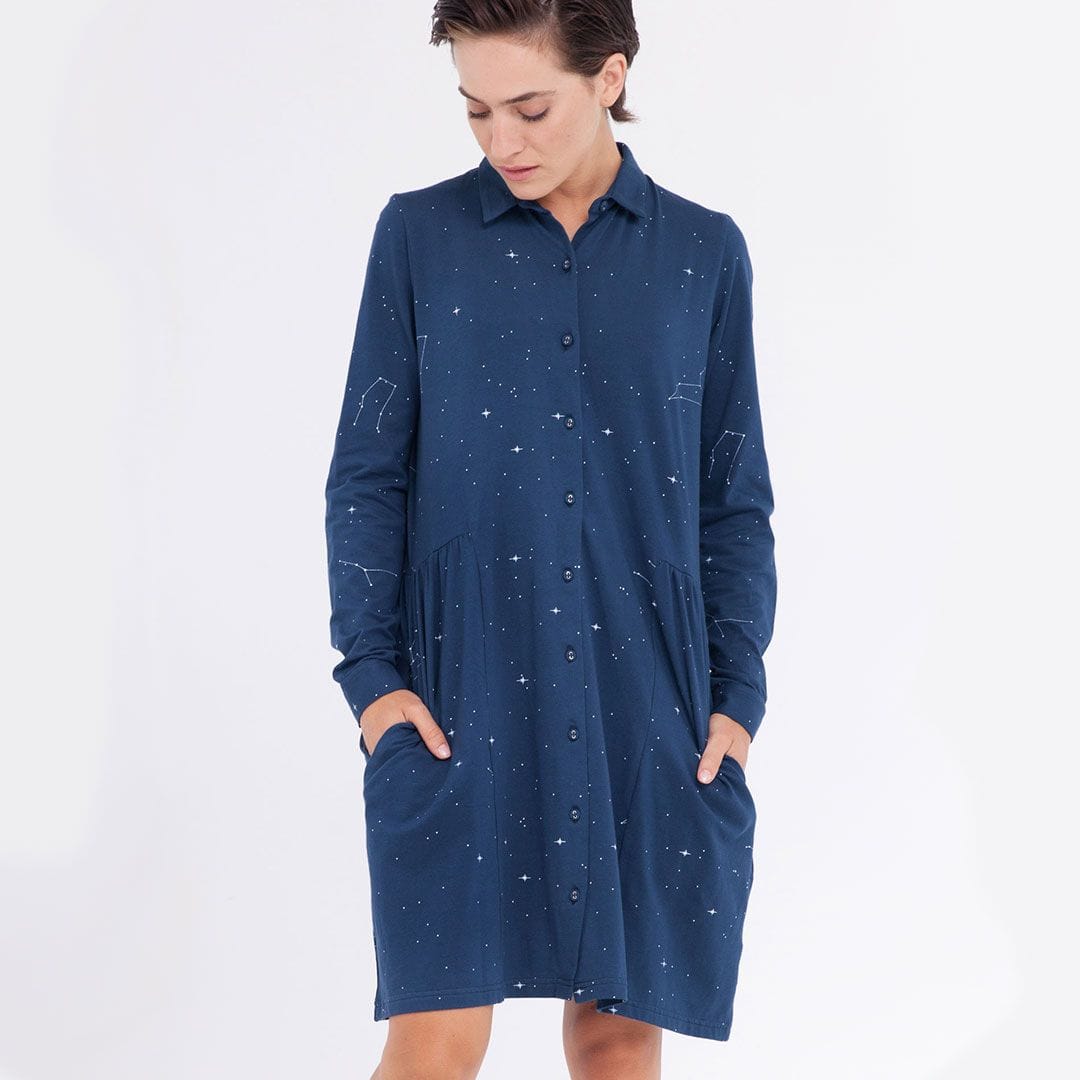 Vestido camisero con estampado de constelaciones