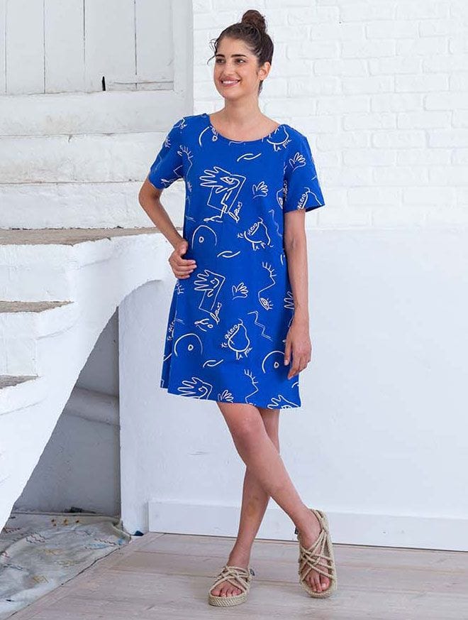 Vestido corto azul con estampado abstracto - Imagen 2