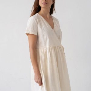 Vestido corto cruzado de algodón orgánico