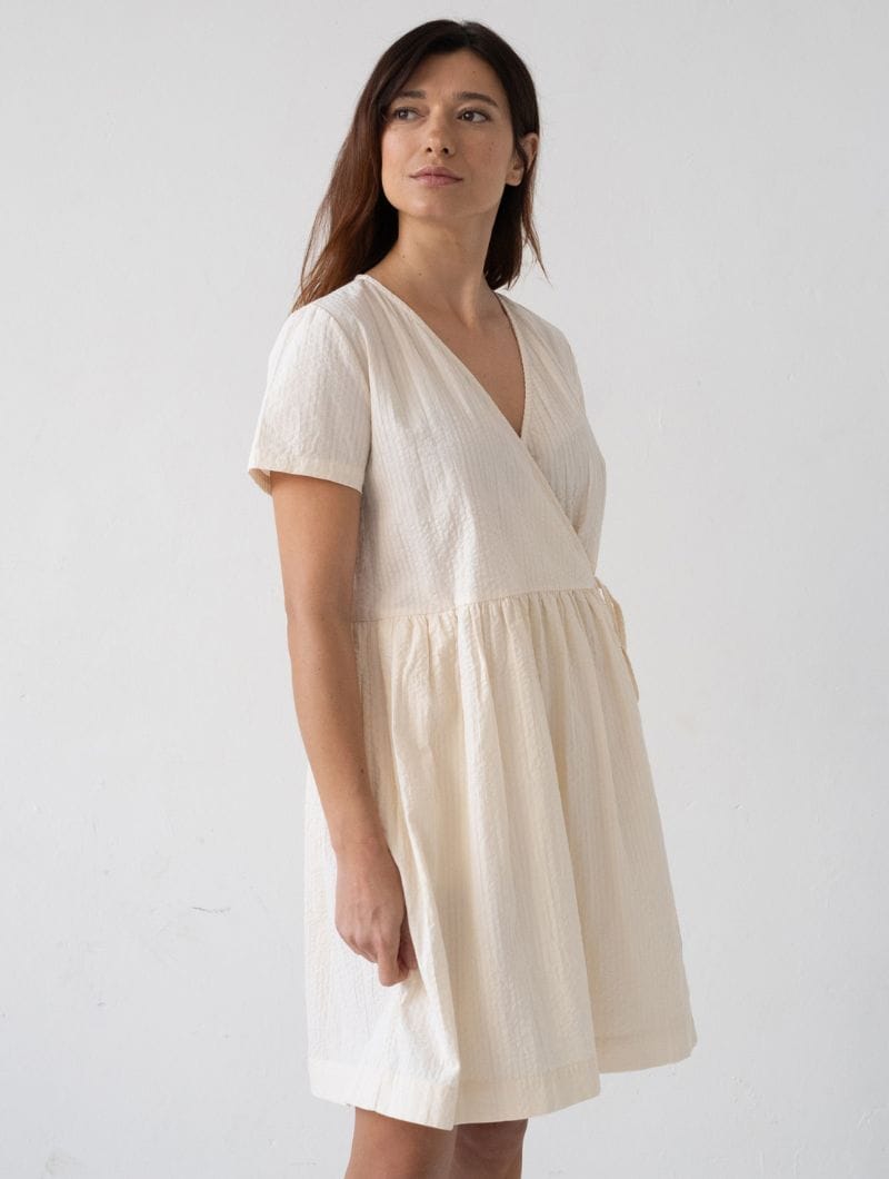 Vestido corto cruzado de algodón orgánico - Imagen 2