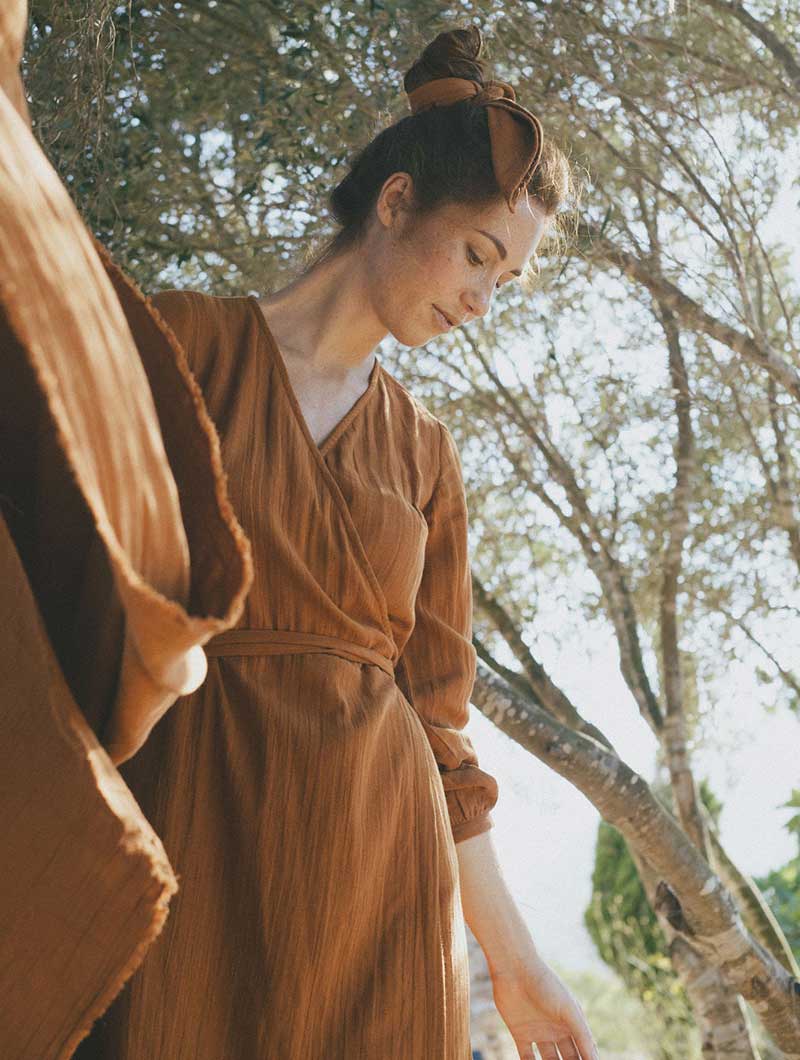 Vestido cruzado de algodón orgánico color teja - Imagen 2