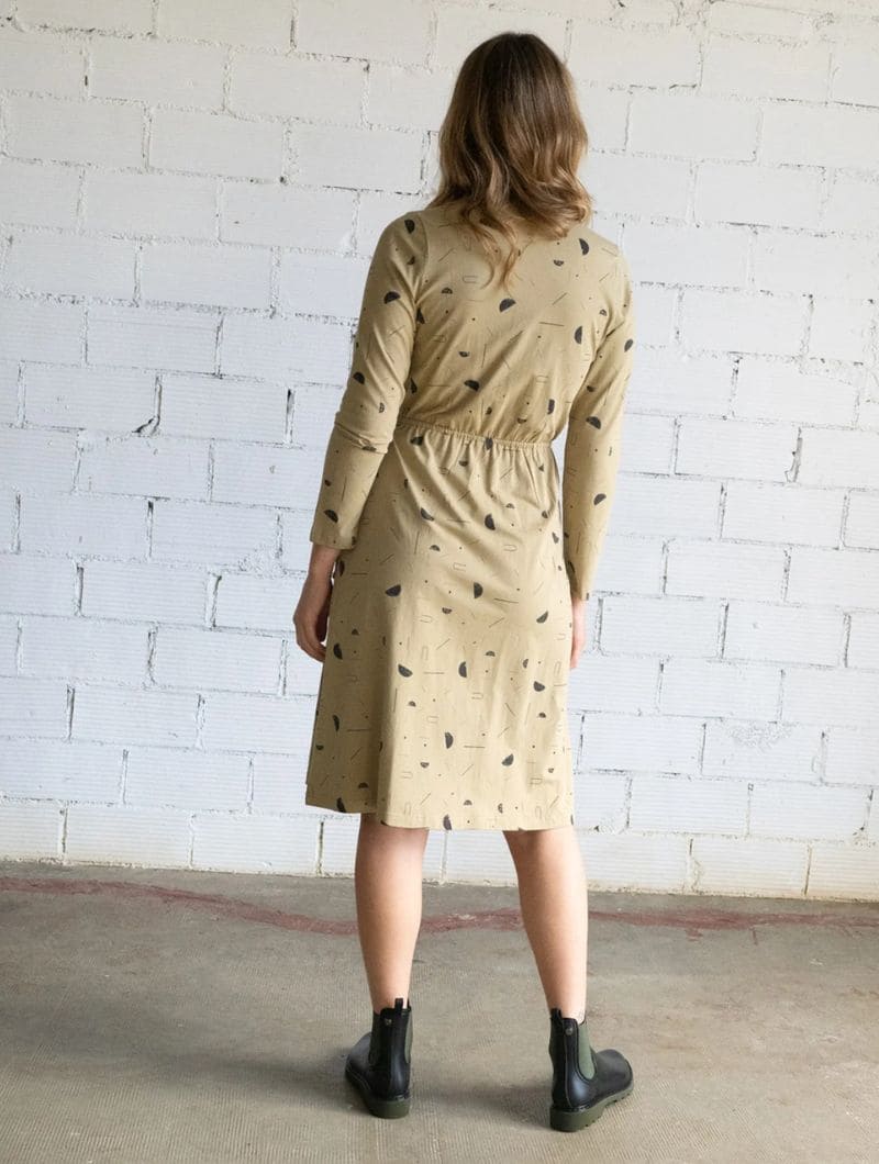 Vestido cruzado beige estampado sideral de algodón orgánico - Imagen 3
