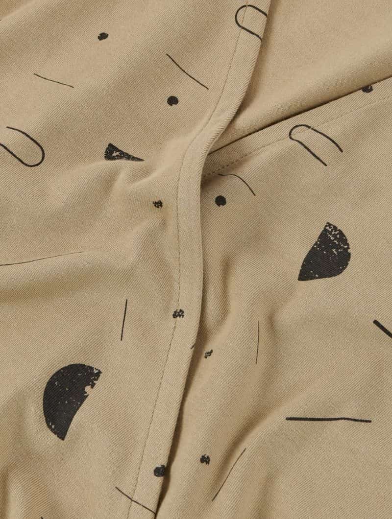 Vestido cruzado beige estampado sideral de algodón orgánico - Imagen 5