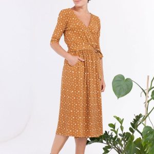 Vestido cruzado mostaza estampado lunar