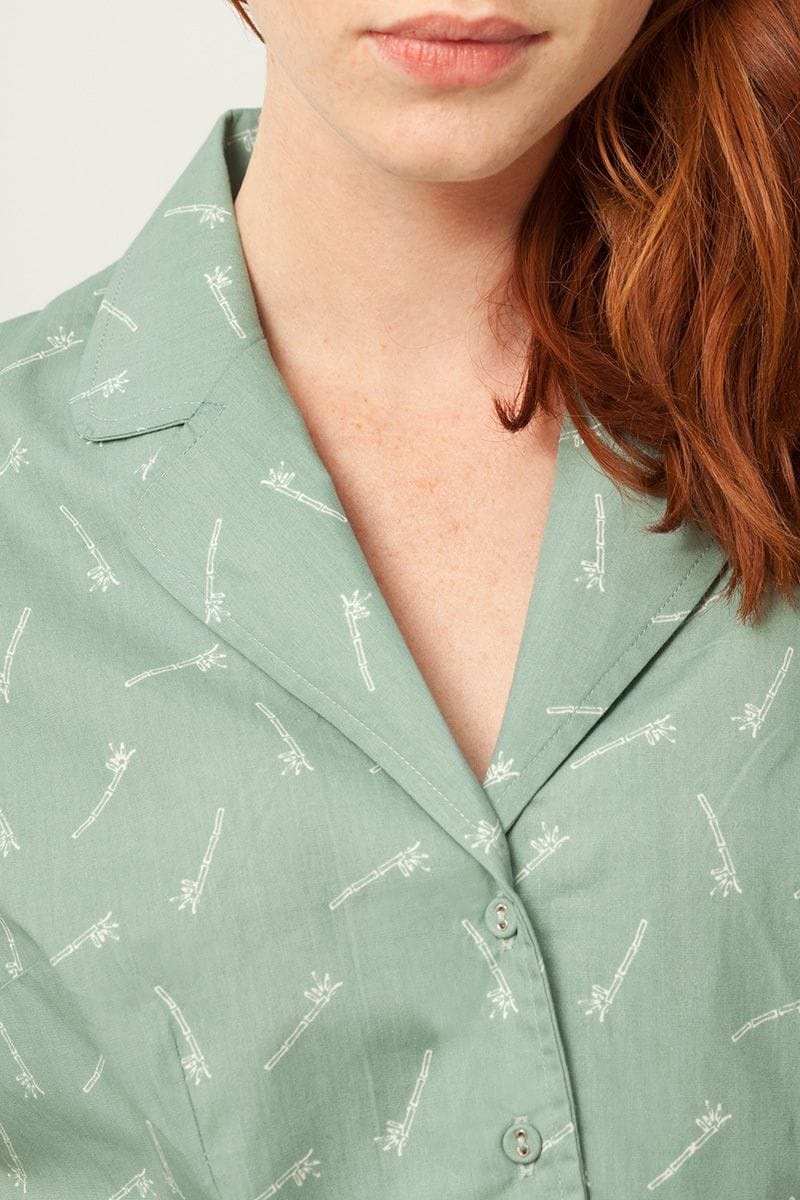 Vestido cuello camisero verde estampado bambú - Imagen 4
