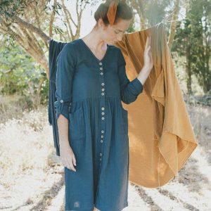 Vestido cuello pico azul con botones ecológico