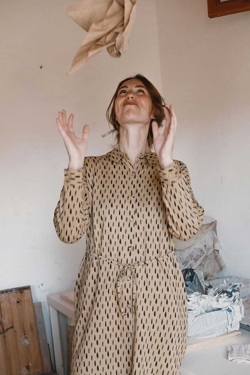 Vestido camisero beige con piedras de algodón ecológico - Imagen 4