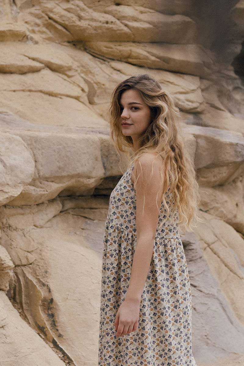 Vestido corte imperio beige con corales ecológico - Imagen 7