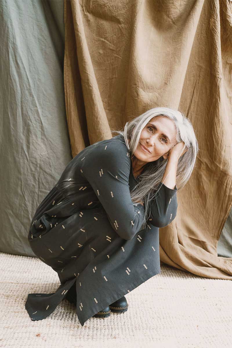 Vestido midi negro con minerales de algodón orgánico - Imagen 6