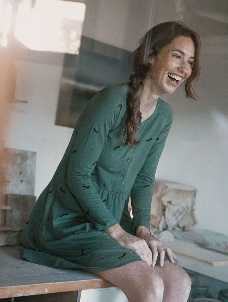 Vestido de manga larga ecológico verde con trazos