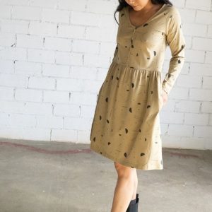 Vestido manga ranglán beige estampado sideral de algodón orgánico