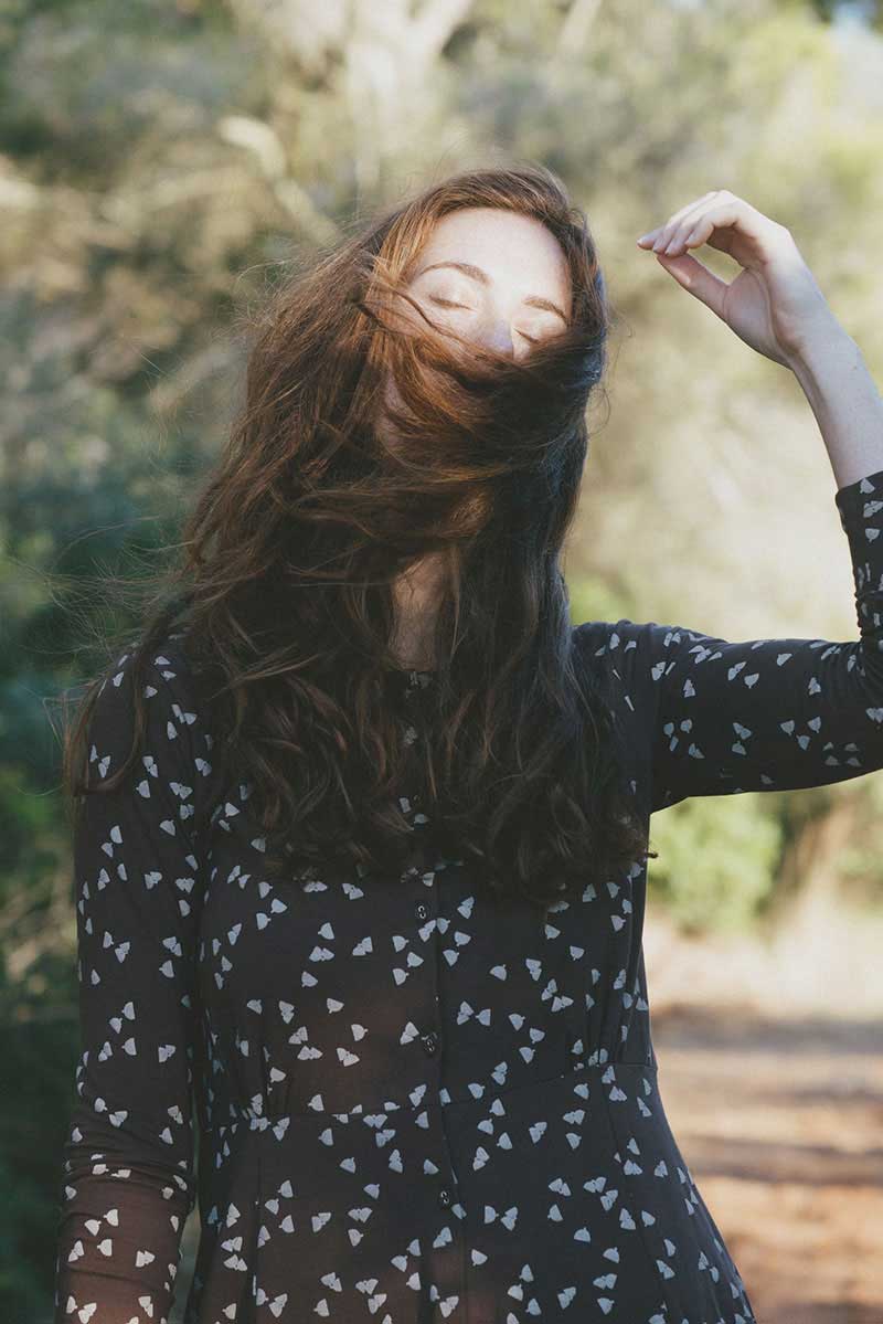 Vestido escote redondo marrón con bellotas ecológico - Imagen 6