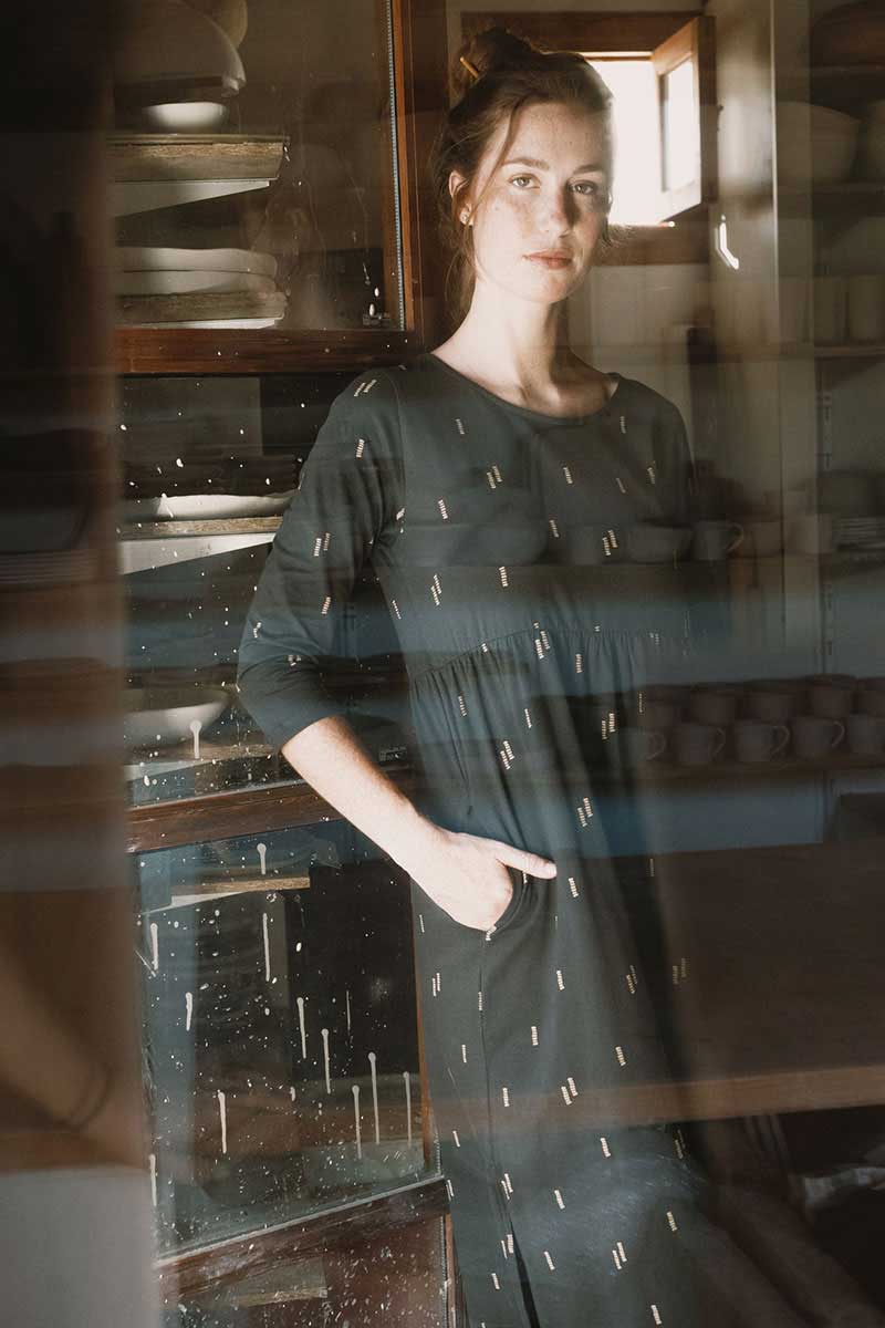 Vestido midi negro con minerales de algodón orgánico - Imagen 8