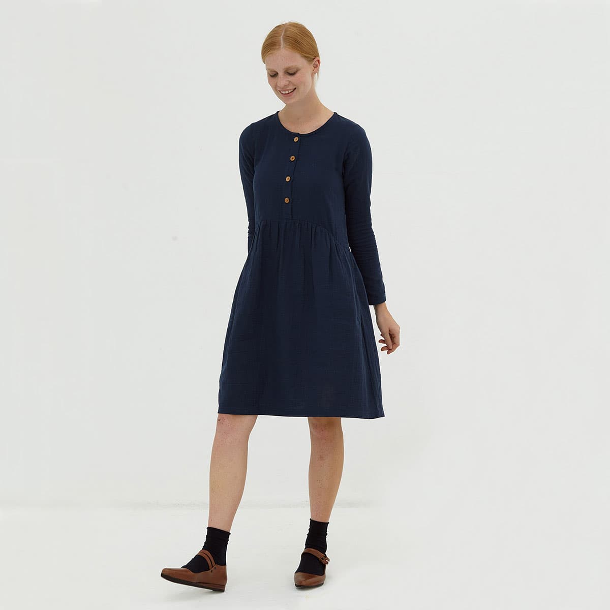 Vestido oversize manga larga azul marino de algodón orgánico - Imagen 3