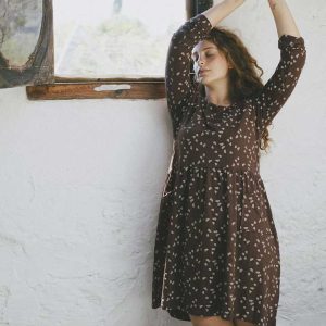 Vestido oversize marrón con bellotas de algodón orgánico