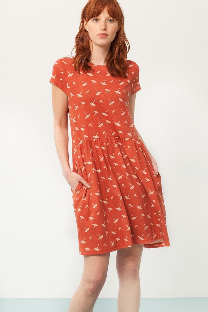 Vestido oversize terracota estampado sombrillas